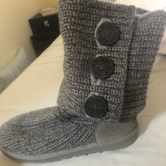 Women’s Ugg Knit Boot   —   Size 6 - Picture 1 of 7